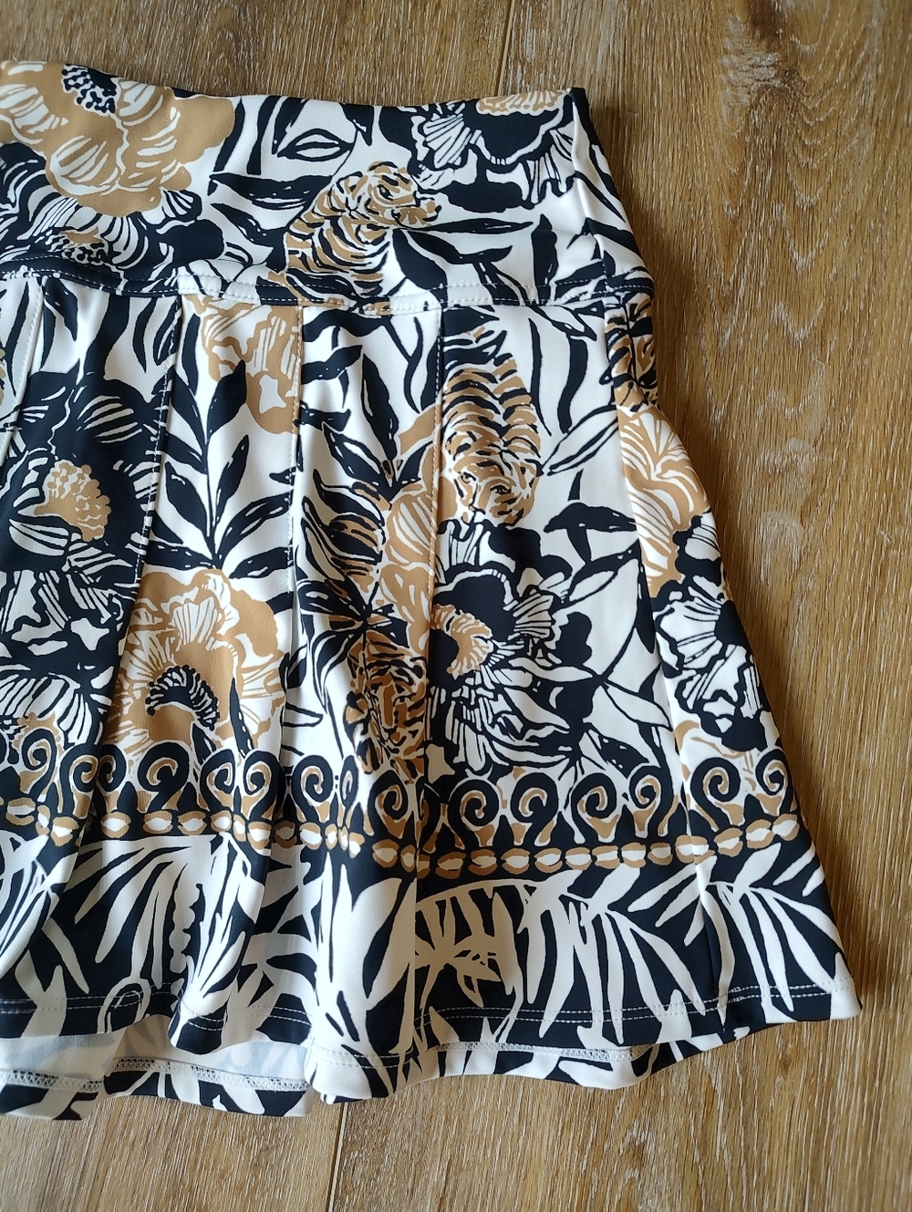 Lilly Pulitzer Luxletic UPF+50 Ressi Skort Gold Black Tennis Golf Pickleball M - Picture 10 of 13